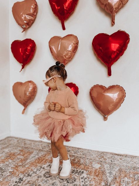 Toddler Vday Photos, Mommy Daughter Valentine Pictures, Diy Valentines Day Photoshoot Kids, Valentines Day Toddler Photoshoot, Valentines Day Kids Photoshoot, Toddler Photoshoot Ideas Indoor, Toddler Valentines Day Pictures, Family Valentines Day Photoshoot, 3rd Birthday Photoshoot