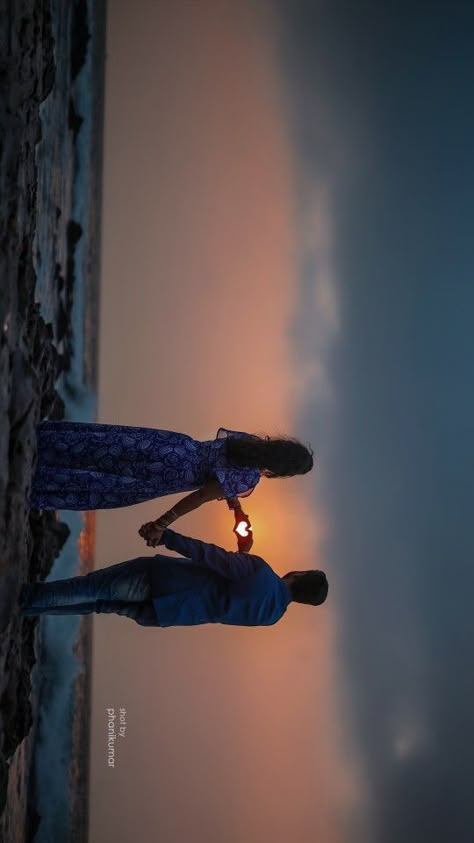 Pre Wedding Photoshoot Beach, I Wanna Hold Your Hand, Pre Wedding Photoshoot Props, Wedding Fotos, Pre Wedding Photoshoot Outfit, Wedding Shoot Ideas, Engagement Photography Poses, Wedding Photoshoot Props, Couple Poses Photography