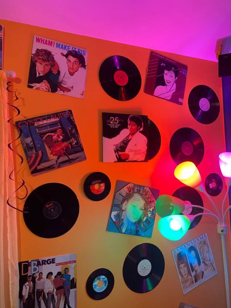 80s Retro Aesthetic Room, 70s Theme Room, 80s Retro Bedroom, Retro 80s Room, Room Ideas 70s, 80s Themed Bedroom, Retro Room Ideas 1980s, 80s Room Ideas, 80s Themed Room