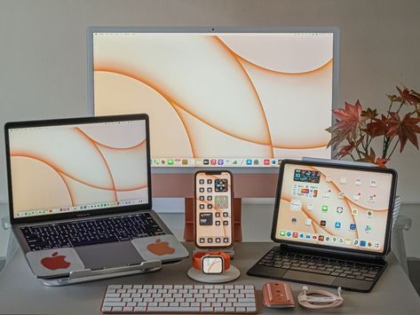 Imac M1, Imac Desk, Apple Gadgets Iphone, All Apple Products, Tech Aesthetic, Video Game Room Design, Apple Imac, Apple Technology, Stylish Iphone Cases