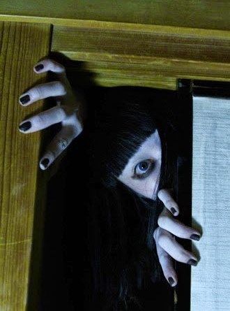 Japanese horror: Sukima-onna | Kowabana Images Terrifiantes, Japanese Myth, Scary Images, Scary Photos, Horror Photos, Creepy Core, Creepy Photos, The Grudge, Creepy Images