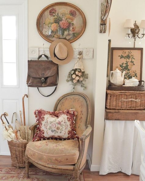 Cottagecore Interior, Granny Chic Decor, American Cottage, Spring Cottage, Cottage Core Decor, Cottagecore Home, Cottage Interior, Cottage Interiors, Granny Chic