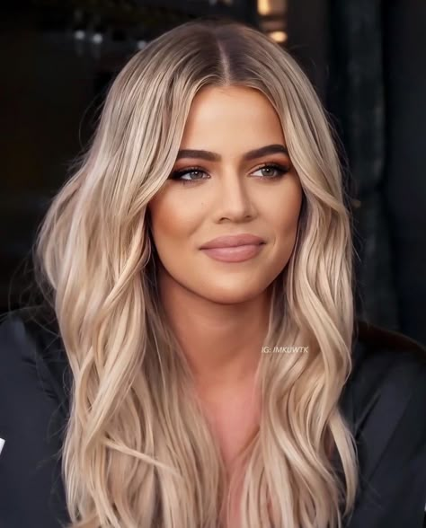 Blonde Hair Khloe Kardashian, Blonde Hair Transformation, Blonde Makeover, Blonde Transformation, Khloe Kardashian Hair, Iconic Hair, Tan Skin Blonde Hair, Kloe Kardashian, Kardashian Hair