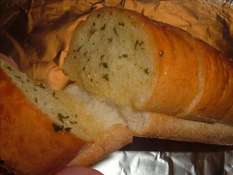 Herb Garlic Bread - Belgian Style. Photo by Stacky5 Garlic Herb Bread, Pizza Tart, Belgium Recipes, Breads To Make, Pepperoni Bread, Belgian Cuisine, Bread Bread Machine, Basil Bread, Focaccia Pizza