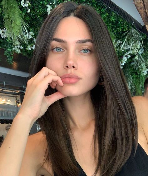 Vika Bronova on Instagram: “💚” Brown Hair Blue Eyes, Light Eyes, Brunette Girl, Dark Brown Hair, Green Hair, Girl Face, Beautiful Eyes, Dark Hair, Blue Hair