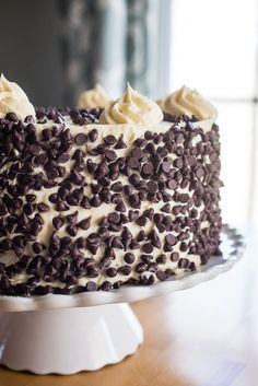 Cannoli Cake Recipe, Homemade Cannoli, Southern Caramel Cake, Yellow Butter Cake, Italian Cannoli, Cannoli Cake, Cannoli Filling, Chips Dip, Cannoli Cream