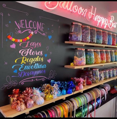 Ballon Store Design, Ballon Shop Design, Party Supply Store Business, Party Shop Interior Design, Balloon Store Ideas, Balloon Store Interior, Party Shop Interior, Balloon Storage Ideas, Stationery Store Design