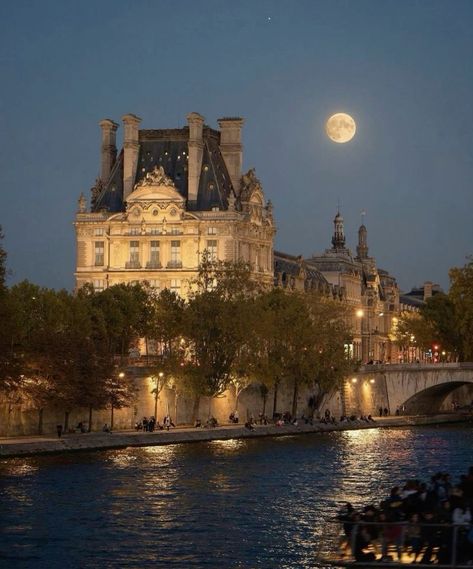 Paris Aesthetic, Dream City, City Aesthetic, Pretty Places, Travel Aesthetic, Yule, Pretty Pictures, Full Moon, Paris France