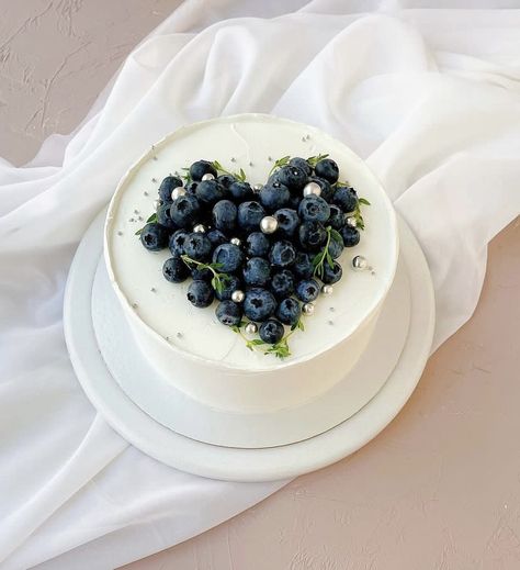 Modern Birthday Cakes For Women Simple, Blueberry Cake Decoration, Blueberry Wedding Cake, Birthday Cake For Women Simple, Blueberry Wedding, Modern Birthday Cakes, Cake Filling Recipes, Funny Birthday Cakes, Valentines Day Cakes