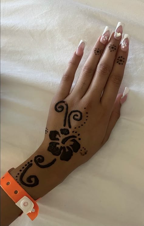 Pink Henna, Girly Henna, Cute Henna Tattoos, Henna Inspired Tattoos, Cute Henna, Simple Henna Tattoo, Hair Inspiration Long, Tattoo Henna, Henna Ideas