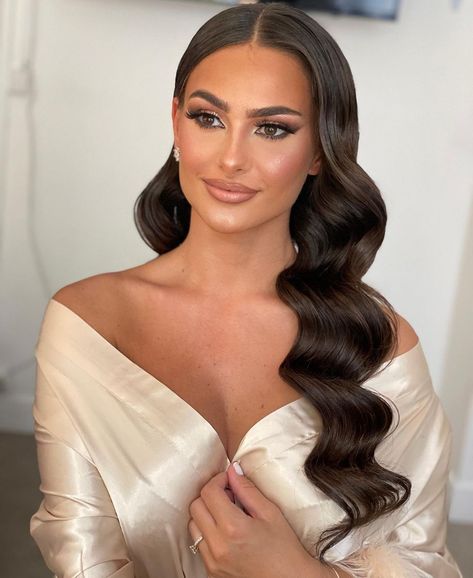 My beautiful bride @nesliine_c 🤍 Hair by @suzanne_coiff Mua by me #mua #hair #bride #wedding #charlottetilbury #rarebeauty #makeupartist | Instagram Soft Glam Brunette, Bridal Makeup For Brunettes, Glam Bride Makeup, Glamorous Wedding Makeup, Brunette Bride, Wedding Makeup Bride, Glam Wedding Makeup, Elegant Ponytail, Glam Bride