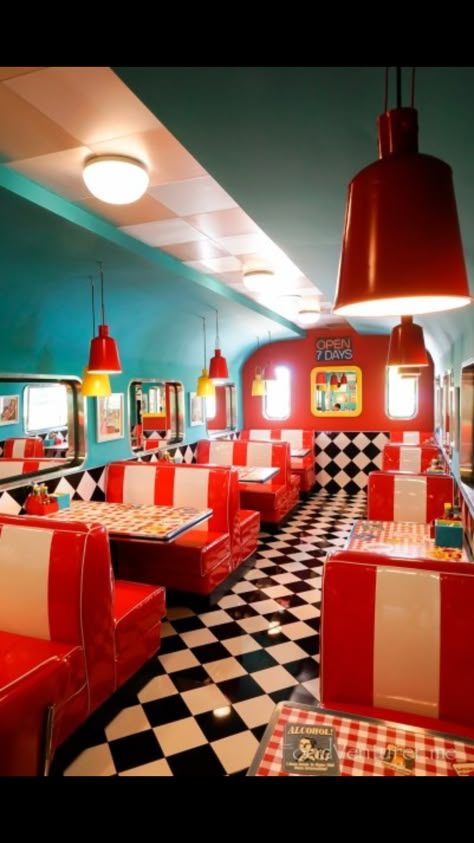 American Cafe Design, American Cafeteria, Retro Cafe Interior, American Diner Interior, Retro Restaurant Design, 80s Cafe, Retro Diner Decor, Diner Interior, Hotel Beds