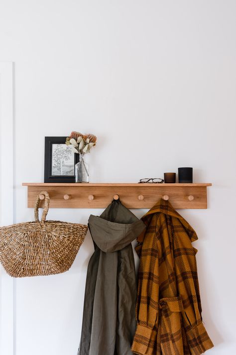 Tiny Entryway Shelf, Coat Rack Living Room, Wall Shelf Coat Hanger, Entry Wall Hanger, Boho Coat Rack Wall, Hang Coats Ideas, Diy Entrance Decor, Entrance Coat Hanger Ideas, Diy Entry Shelf