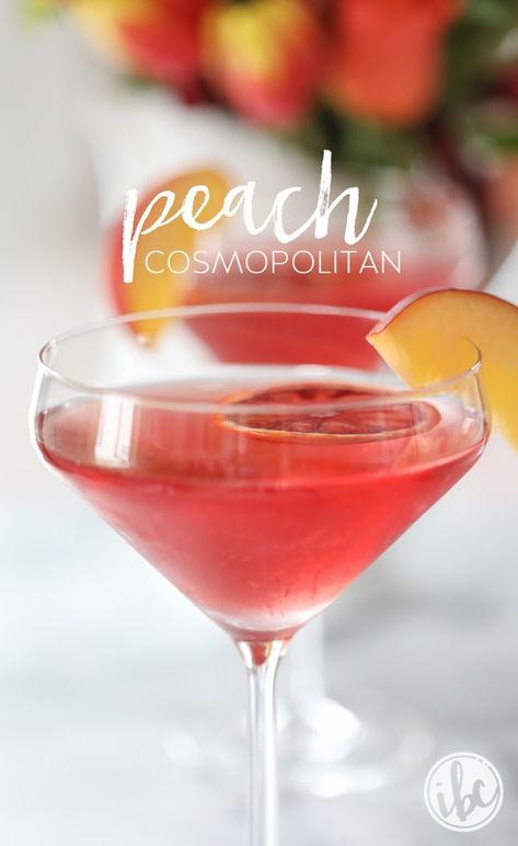 Peach Cosmo, Cosmopolitan Martini, Cosmo Drink, Cosmopolitan Recipe, Peach Vodka, Coctails Recipes, Peach Schnapps, Boozy Drinks, Martini Recipes