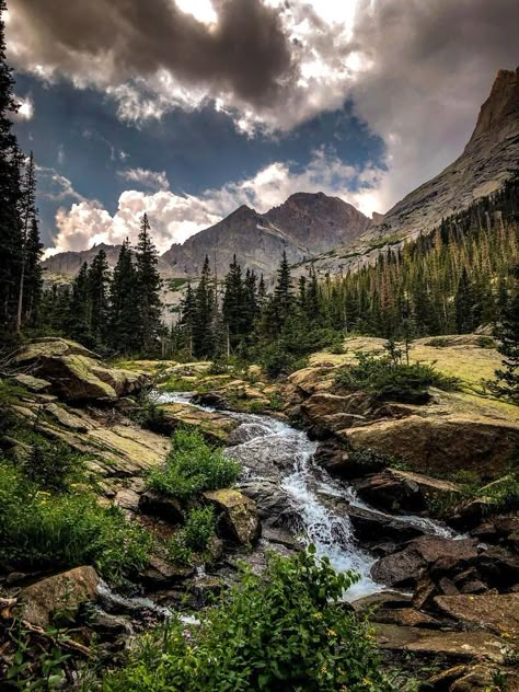 Montana Mountains Photography, Nature Photography Mountains, Rocky Mountain Photography, Rocky Mountains National Park, Environments Photography, Beautiful Mountains Photography, Rocky Mountains Wallpaper, Wilderness Pictures, Mountain Scenery Photography