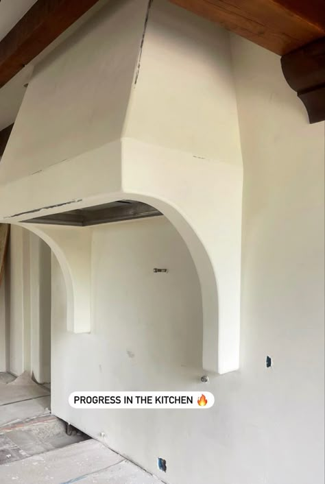 Stucco Range Hood Ideas, Plaster And Wood Range Hood, Arched Range Hood, Plaster Hood Range, Plaster Vent Hood, Puglia House, Plaster Range Hood, Plaster Hood, Kitchens Pantry