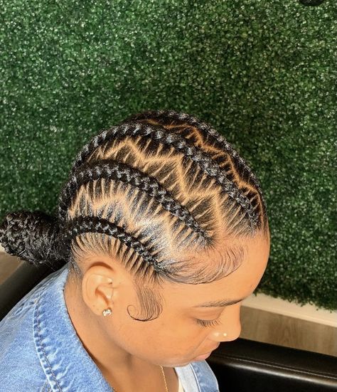 Feedins 6 Stitch Braids Zig Zag Parts, Zig Zag Part Cornrows Braids, Cornrows With Zigzag Parts, Feedins Braids With Bun, Zig Zag Cornrows Braids, Zig Zag Part, Hairstyles Aesthetic, Feed In Braids Hairstyles, Feed In Braids