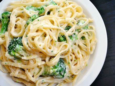 Broccoli Fettuccine Alfredo Broccoli Fettuccine Alfredo, Broccoli Alfredo, Vegetarian Main Dishes, Alfredo Recipe, Fettuccine Alfredo, Frugal Meals, Linguine, Budget Meals, Comfort Foods