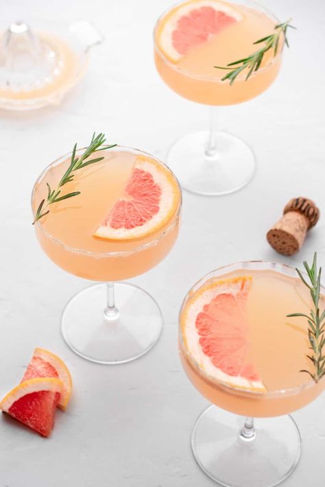 Cocktail With Prosecco, Grapefruit Gin Cocktail, Grapefruit Drink, Spring Flavors, Vegan Cocktails, Gin And Prosecco, Spring Drink, Spring Cocktail, Grapefruit Cocktail