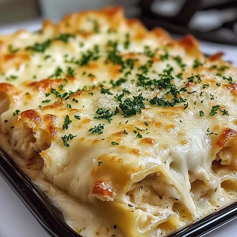 GARLIC PARMESAN CHICKEN LASAGNA ROLL-UPS Garlic Parmesan Lasagna Roll Ups, Garlic Parmesan Chicken Roll Ups, Garlic Parmesan Chicken Lasagne Roll Ups, Chicken Lasagna Roll Ups Easy, Garlic Chicken Lasagna, Garlic Parmesan Chicken Lasagna Roll Ups, Lasagna Chicken Roll Ups, Chicken Cannelloni Recipes, Chicken Parm Lasagna