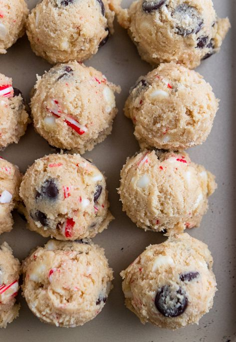 Soft and chewy, just like a chocolate chip cookie should be--these Peppermint Chip Cookies are your new favorite Christmas Cookie! Take these to the cookie exchange--or save them for yourself--loaded with candy canes and lots of chips, they will make Santa extra happy! #cookies #christmascookies #holidayrecipe #baking #candycane #candycanecookies #peppermint Peppermint Chip Cookies, Peppermint Chocolate Chip Cookies, Cookies And Candy, Peppermint Chocolate, Cookies Christmas, Xmas Cookies, Köstliche Desserts, Cookie Exchange, Christmas Cooking