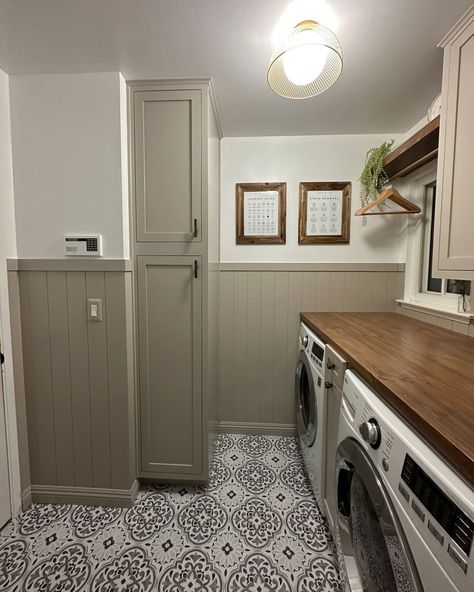 Wainscoting in laundry room after renovation. Laundry Room Redo, Ikea Laundry Room, White Laundry Rooms, Small Laundry Room Makeover, Plywood Projects, Vintage Laundry, Laundry Closet, Small Laundry Room, Small Laundry