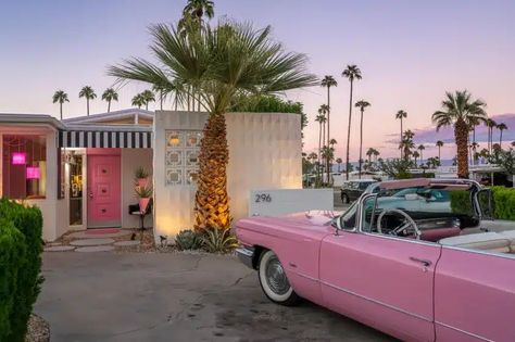 Barbie's Palm Springs Pink Weekend - Visit Palm Springs Motel Makeover, Palm Springs Homes, Mid Century Palm Springs, Spring Architecture, Porch Patio Ideas, Palm Springs Houses, Palm Springs Aesthetic, California Apartment, Palm Springs Decor