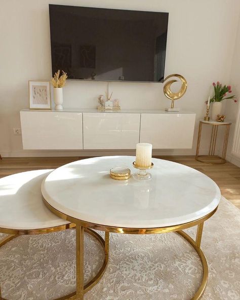 White And Gold Theme Living Room, White And Gold Living Room, Classy Living Room, Latest Living Room Designs, Gold Living Room, Apartment Living Room Design, Home Decor Apartment, Living Room Design Decor, Home Decor Ideas Bedroom