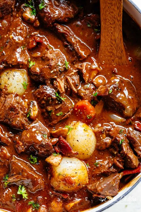 Beef Bourguignon Recipe, Mojito Recept, Crockpot Recipes Beef Stew, Beef Stew Recipe, Stew Recipe, Beef Recipes Easy, Idee Pasto Sano, Julia Child, Beef Recipes For Dinner