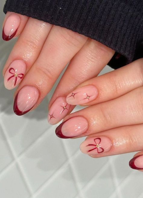 Nails Acrylic Basic Design, Simple December Nail Designs, Burgundy Short Nail Designs, Simple Burgundy Nails, December Nail Ideas Acrylic, Maroon Nails Short, Short Maroon Nails, December Nails Short, Simple Nail Designs For Beginners