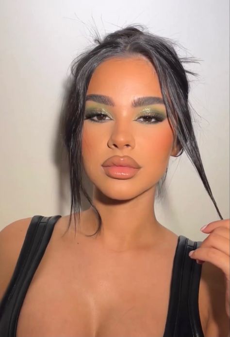 Pop Of Color Eyeshadow Looks, Makeup Looks Colourful, Morphe 35a Palette Looks, Leilani Green Makeup, Makeup With Green Eyeshadow, Green Eye Makeup Brown Eyes, Pop Of Color Makeup Looks, Aesthetic Eyeshadow Looks, Color Makeup Looks