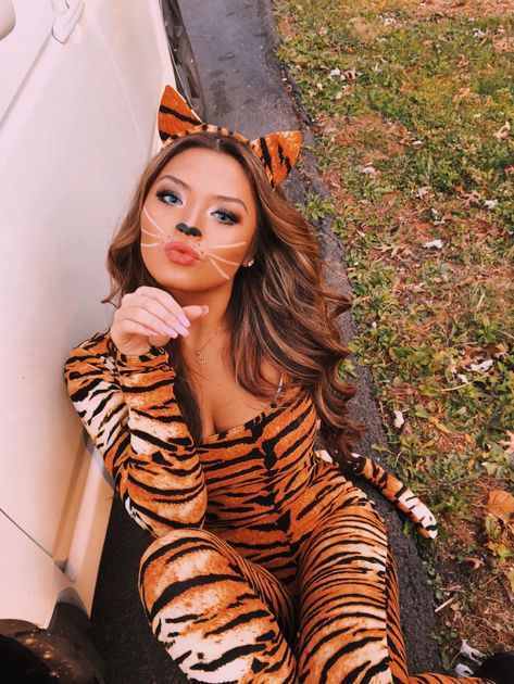 Tiger Halloween Costume Women, Tiger Costume Women, Tiger Halloween Costume, Tiger Makeup, Tiger Halloween, Jungle Theme Party, Tiger Costume, Jungle Theme Parties, Costume Women