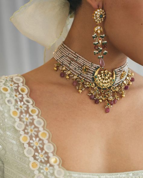 Polki Choker, Desi Jewelry, Rajputi Jewellery, Neck Pieces Jewelry, Choker Necklace Designs, Indian Bridal Jewelry Sets, Fancy Jewelry Necklace, Modern Gold Jewelry, Pearl Necklace Designs