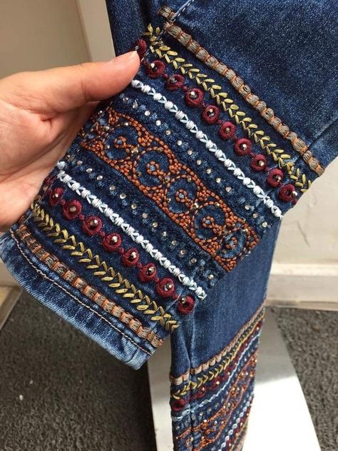 Ropa Upcycling, Denim Embroidery, Textile Art Embroidery, Denim Ideas, Handmade Embroidery Designs, Embroidery Stitches Tutorial, Embroidery On Clothes, Sewing Embroidery Designs, Hand Embroidery Art