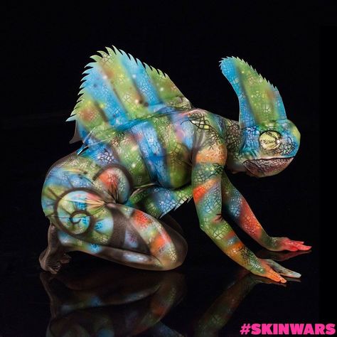 Ricks animal iguana body paint on skin wars Book Ceramic, Best Design Books, Skin Wars, Painting Skin, Kinetic Light, Drawings Techniques, Mini Mosaic, Mosaic Painting, Light Art Installation