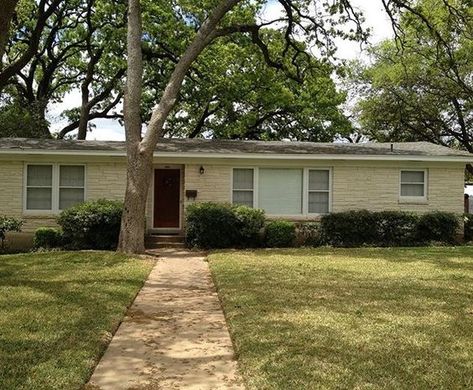 Basic Ranch Exterior Makeover, 1950s Rancher Exterior, Outdoor Home Remodel Before And After, Outside House Remodel Before And After, Flat Ranch House Curb Appeal, Update Exterior Of Home On A Budget, Front Of House Makeover Ranch, Curb Appeal Bungalow, 1960 Exterior Makeover