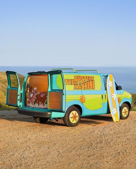 Scooby Doo Fan Art, Vans Party, Scooby Doo Aesthetic, Scooby Doo Mystery Machine, Scooby Doo Toys, Mystery Machine Van, Road Trip Van, Scooby Doo Movie, Scooby Doo Mystery Inc