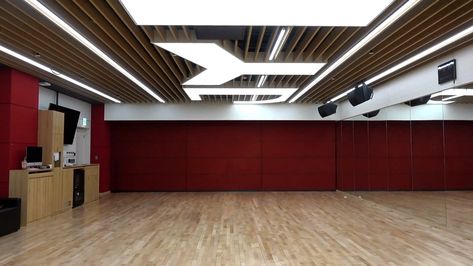 Jyp Studio Room, Jyp Entertainment Dance Studio, Studio Dance Room Kpop, Jyp Building, Music Mic, Vocal Training, Kpop Backgrounds, Dance Rooms, Training Room