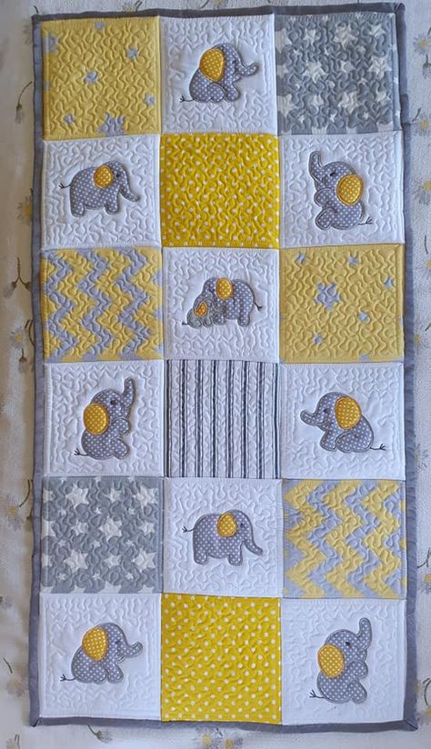 Elephant Quilts Pattern, Crib Quilt Pattern, Animal Baby Quilt, Colchas Quilting, Quilts Designs, Baby Crib Quilt, Panel Quilt Patterns, Elephant Quilt, Designs By Juju