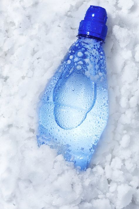 Get Ice-Cold Water on the Go Cool Water Bottles, Cleaning Naturally, Ice Cold Water, Marathon Tips, Life Pro Tips, Pregnancy Cravings, Packing A Cooler, Cleaning Stuff, Corn Casserole