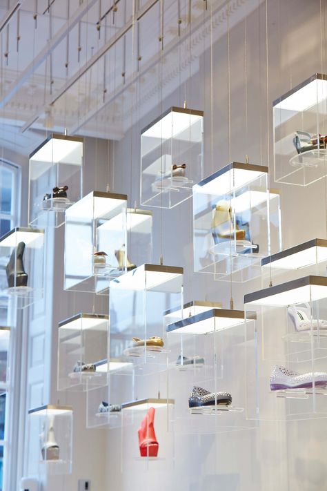 Jewelry Store Design, Art Gallery Interior, Public Space Design, Retail Store Interior, Showroom Interior Design, Store Design Interior, Shelving Units, Covent Garden, Shop Interior Design