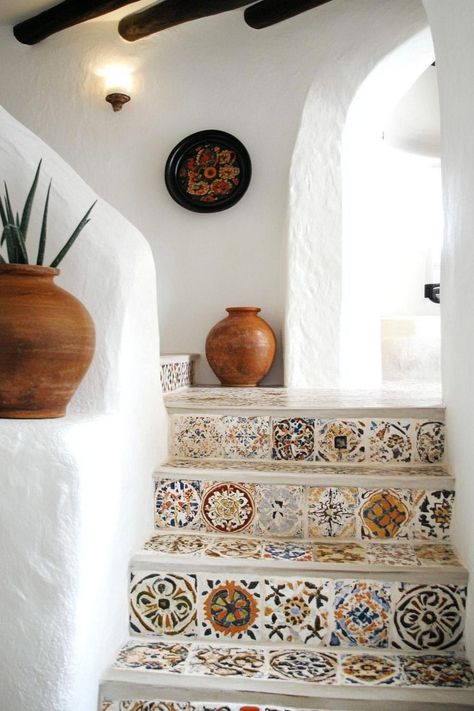 Spanish Tiles On Stairs, Spanish Style Homes Wood Floors, Spanish Home Staircase, Spanish Style Home Design, Spanish Tile Accent Wall, Spain Home Decor Spanish Style, California Spanish Bungalow Interior, Spanish Pottery Decor, Spanish Tile Aesthetic