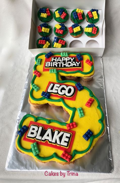 Lego Pull Apart Cupcakes, Lego Cupcake Cake, Lego Cupcakes For Boys, Lego Birthday Cake For Boys, Lego Cake Design, Lego Snacks, Lego Cup, Lego Party Food, Lego Cake Ideas