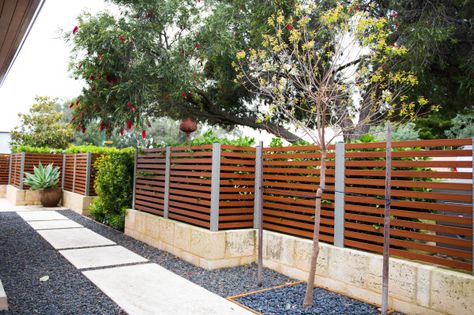 Smartwood (faux timber) slat fencing from Fencemakers in Red Cedar Gard Modern, Front Yard Garden Ideas, Backyard On A Budget, Large Backyard Landscaping, Yard Garden Ideas, Modern Front Yard, Modern Fence Design, Landscaping Backyard, Yard Fence