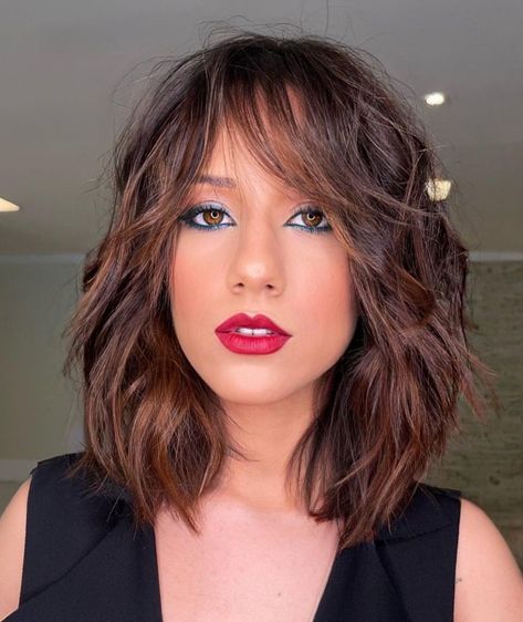 Bob Lung, Medium Length Hair With Bangs, Layered Haircuts With Bangs, Nails Medium Length, Medium Layered Haircuts, Hairstyles For Prom, Bangs With Medium Hair, Shoulder Length Hair Cuts, Athletic Hairstyles