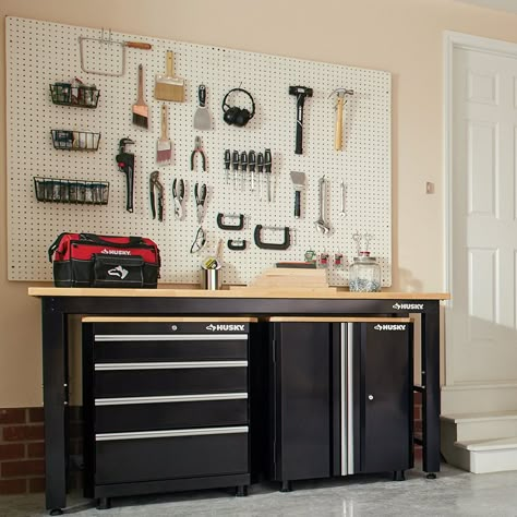 Pegboard Organization Garage, Garage Wall Organizer, Pegboard Garage, Organize Tools, Garage Storage Inspiration, Garage Organization Tips, Garage Update, Garage Organizing, Garage Workshop Organization