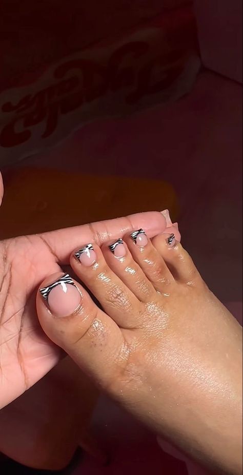 Creative Pedicure Ideas, Acrylic Nails Toes Art Designs, White Toenail Ideas, Zebra Toe Nail Designs, Nail Designs White French Tip, Black French Tip Toes With Design, French Toe Nails With Design, Y2k Toe Nail Designs, Black French Tip Toes With Rhinestones