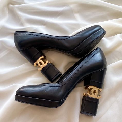 Chanel Aesthetic, Chanel Heels, Dr Shoes, Shoe Inspo, Aesthetic Shoes, Mode Inspo, Black High Heels, Pretty Shoes, Dream Shoes