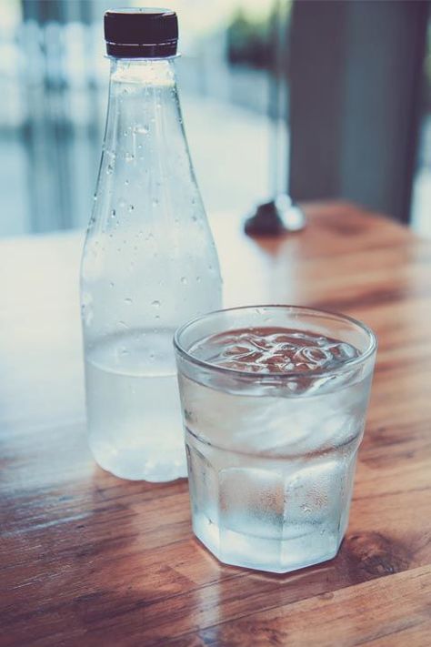 Cool Water Trick: You can fake the experience of air conditioning by putting a glass or bowl of ice water in front of the fan, then situating yourself right in front of the breeze. Find out more tips to keep your home cool during summertime. Glass Of Ice Water, Time To Drink Water, Ideal Breakfast, Iced Water, Ice Cold Water, Water Board, Getting My Life Together, Chill Drinks, Summer Foods