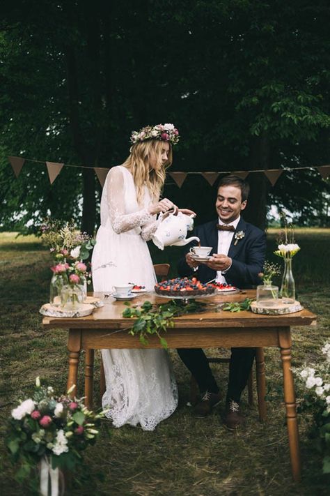 Nature-Inspired Polish Wedding at Gorzelnia 505 Tea Together, Polish Wedding, Folk Wedding, Forest Theme Wedding, Cascading Bouquet, Bohemian Wedding Inspiration, Green Polish, Gorgeous Wedding Cake, Wedding Reception Inspiration